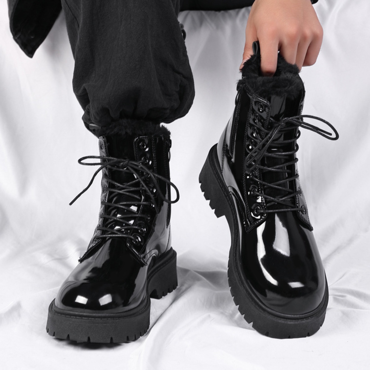 남성용 따뜻한 플러시 하이탑 부츠 겨울용 소프트솔 논슬 - Soft Sole Booties 리뷰 및 가격